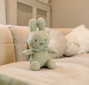 Λούτρινο Miffy Flolwers Βελουτέ Πράσινο 30cm με Εσωτερικό Κουδουνάκι
