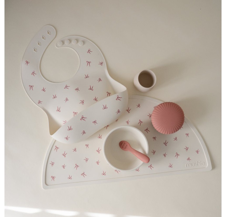 Σαλιάρα Σιλικόνης με Τσεπάκι Mushie Bows