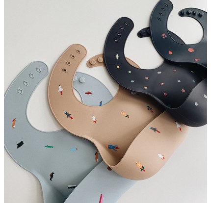 Σαλιάρα Σιλικόνης με Τσεπάκι Mushie Retro Cars