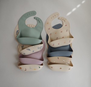 Σαλιάρα Σιλικόνης με Τσεπάκι Mushie Rainbow