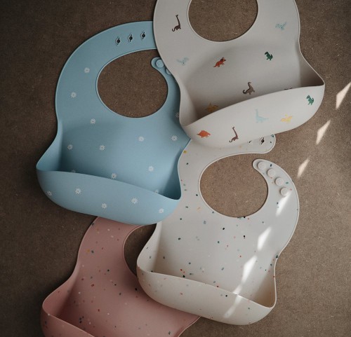 Σαλιάρα Σιλικόνης με Τσεπάκι Mushie Dinosaurs