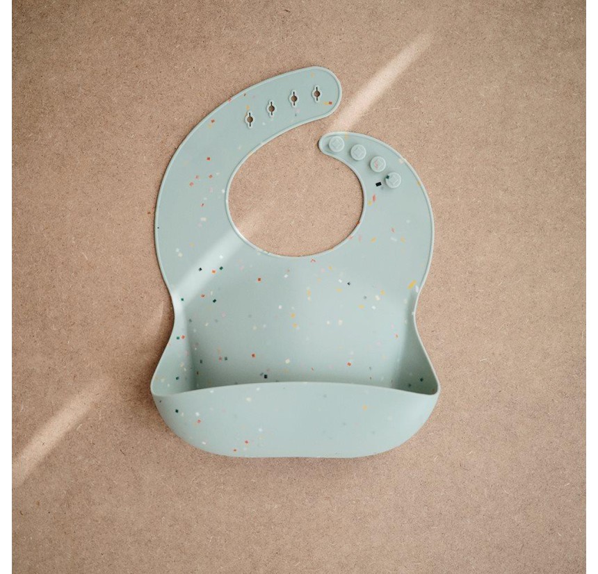 Σαλιάρα Σιλικόνης με Τσεπάκι Mushie Cambridge Blue Confetti