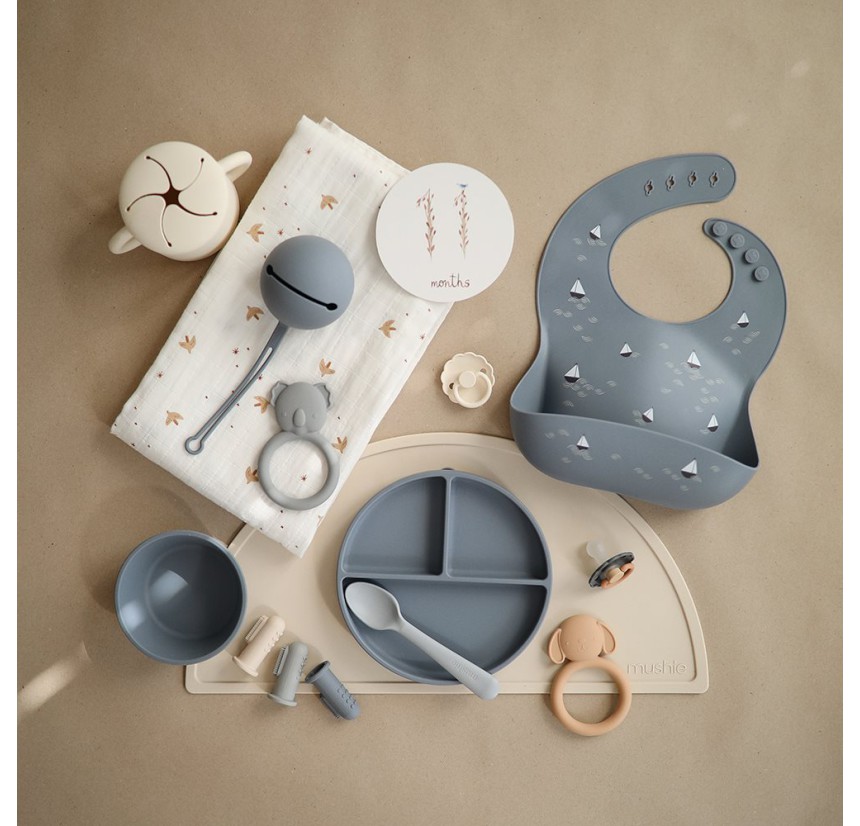 Σαλιάρα Σιλικόνης με Τσεπάκι Mushie Boats