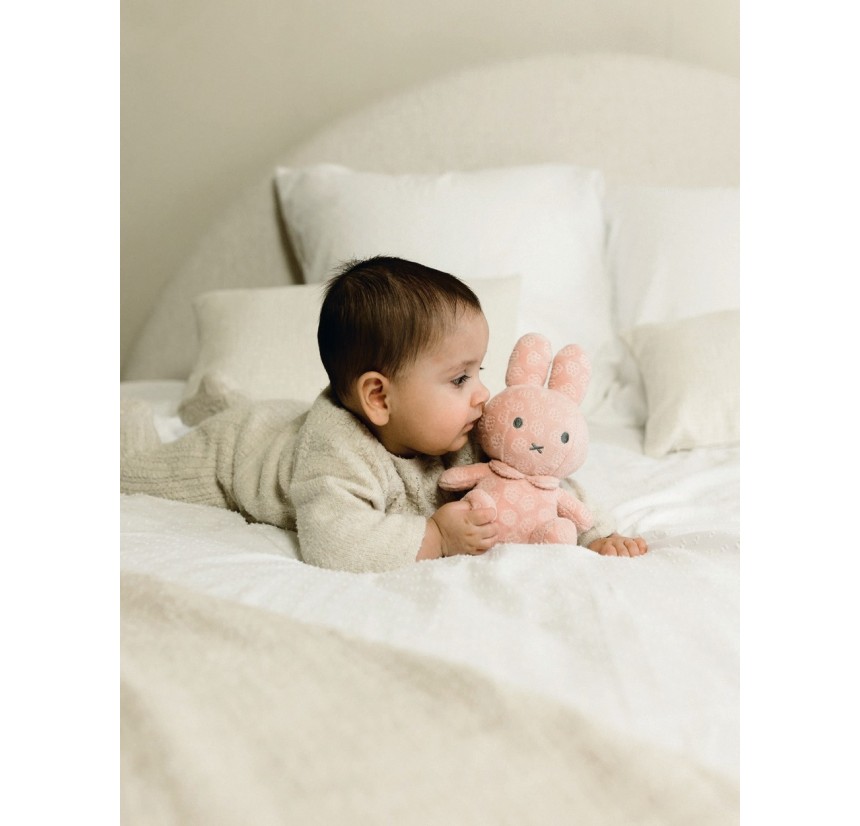Λούτρινο Miffy Flowers Βελουτέ Ροζ 20cm με Εσωτερικό Κουδουνάκι